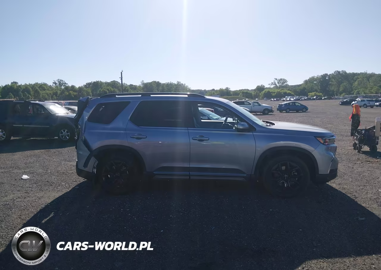 2025 Honda Pilot Touring VIN:5FNYG1H75SB133802 - 13
