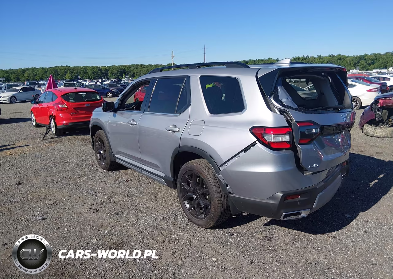2025 Honda Pilot Touring VIN:5FNYG1H75SB133802 - 3