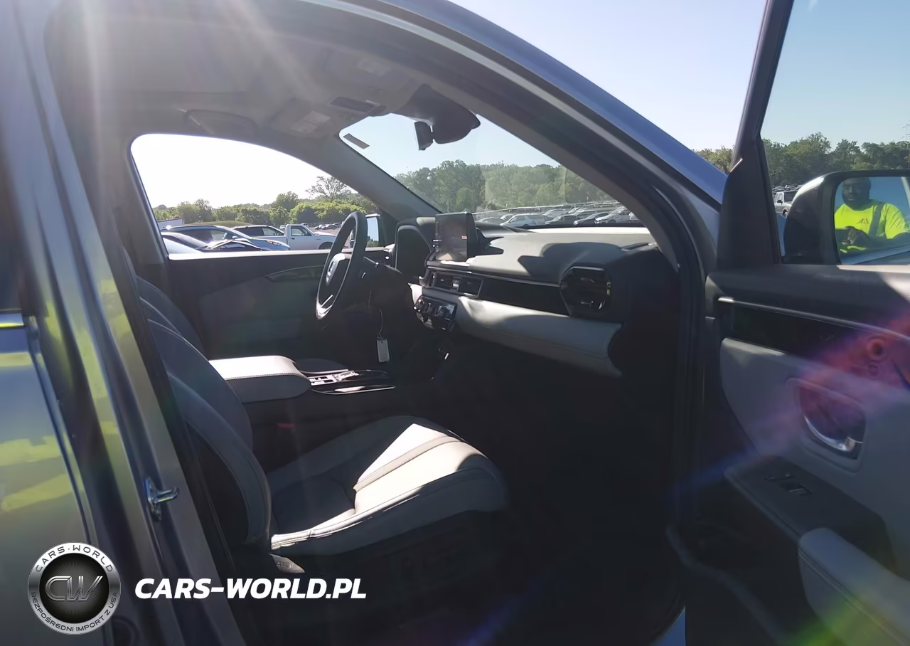 2025 Honda Pilot Touring VIN:5FNYG1H75SB133802 - 5