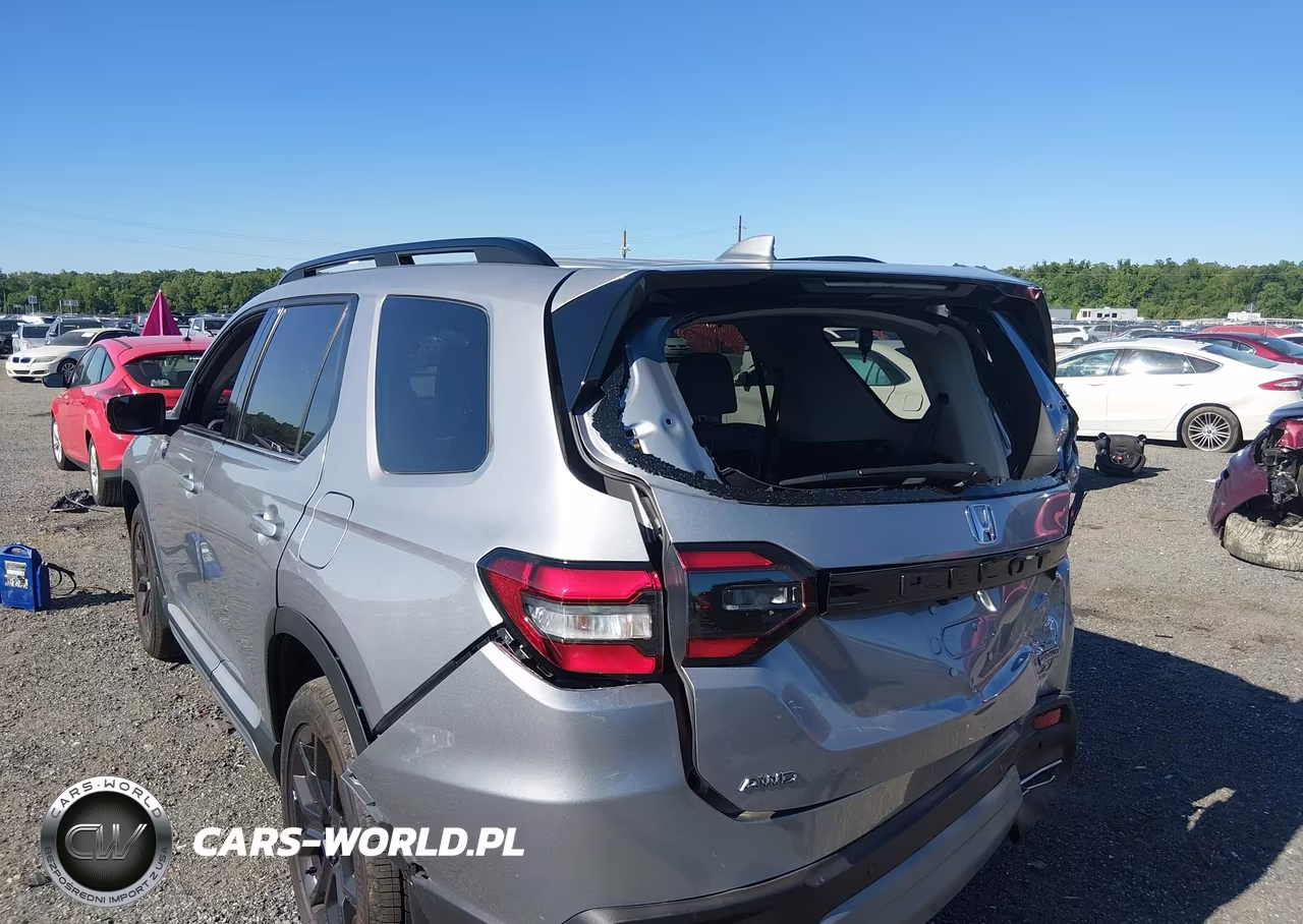 2025 Honda Pilot Touring VIN:5FNYG1H75SB133802 - 6