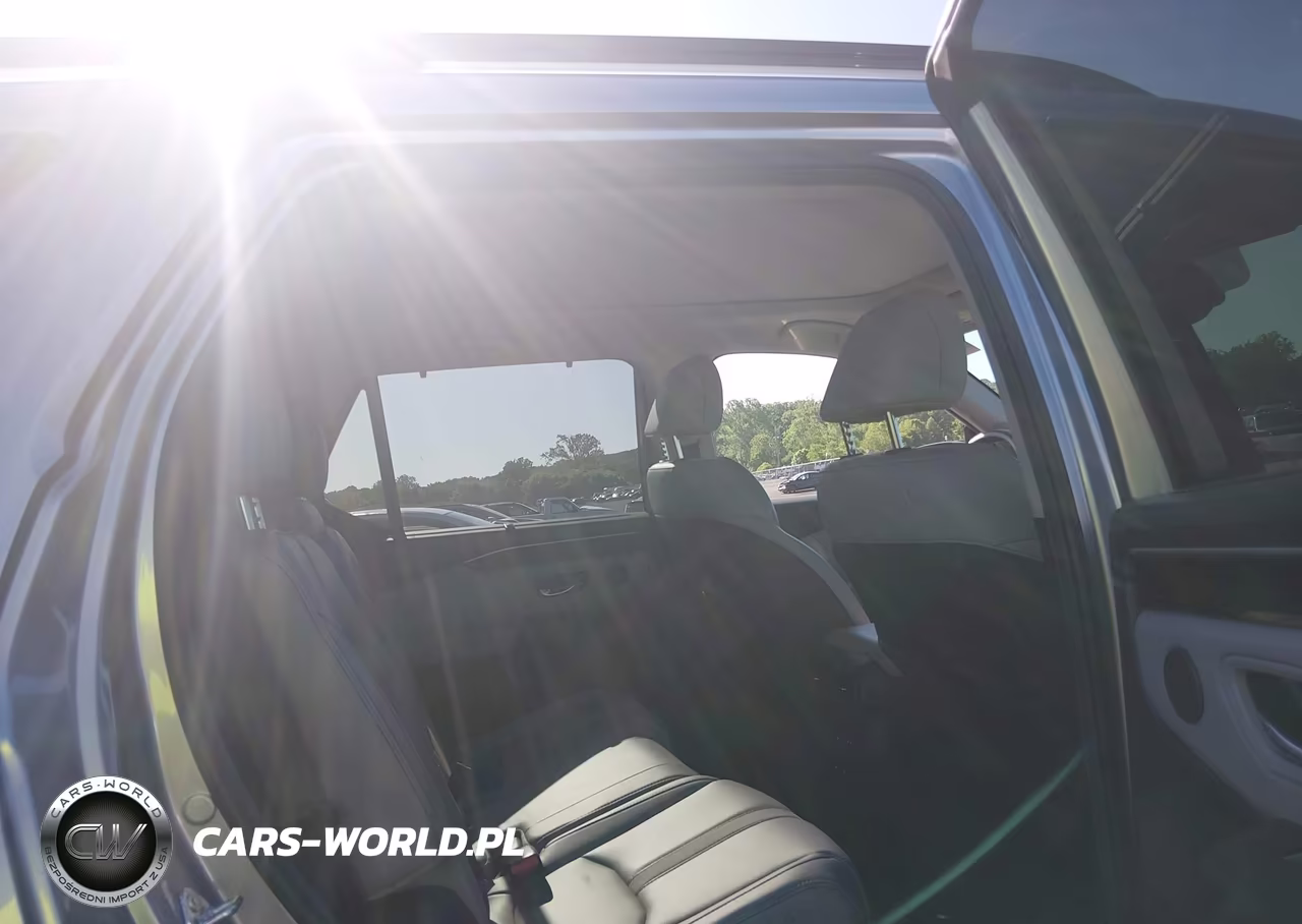 2025 Honda Pilot Touring VIN:5FNYG1H75SB133802 - 8