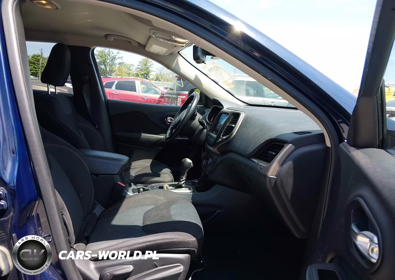 2016 Jeep Cherokee Latitude VIN:1C4PJMCB3GW118292 - 5