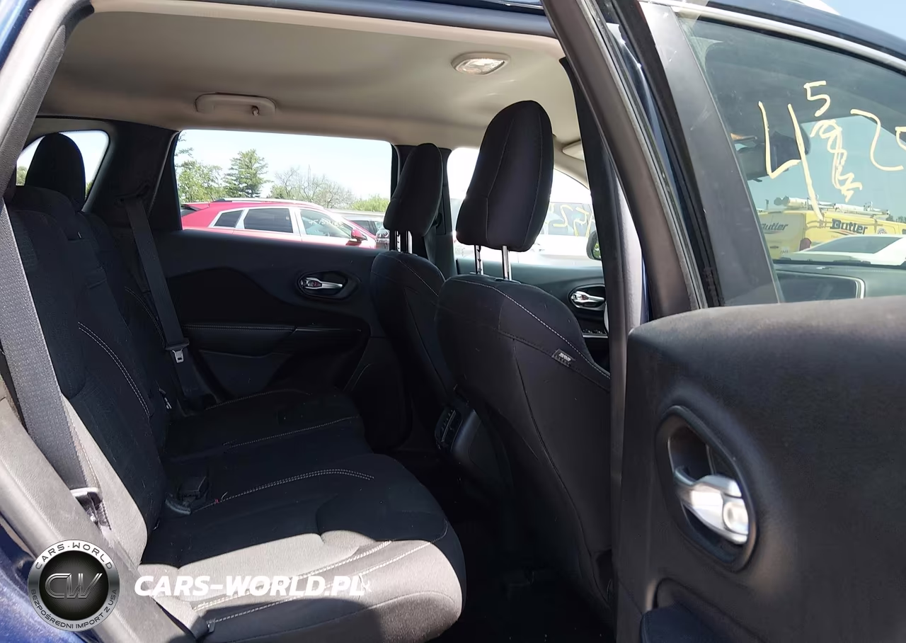 2016 Jeep Cherokee Latitude VIN:1C4PJMCB3GW118292 - 8