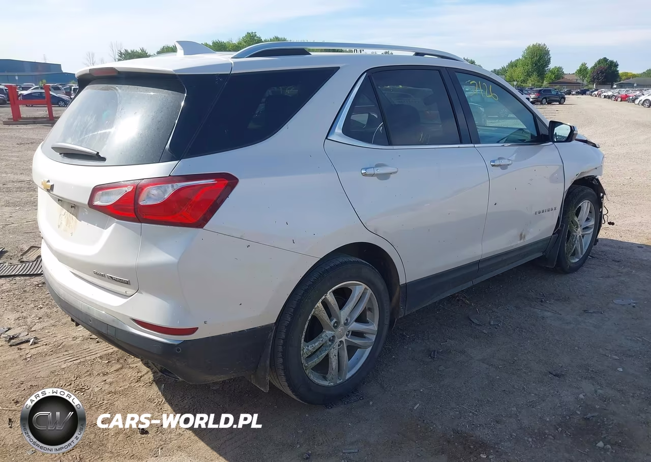 2018 Chevrolet Equinox Premier VIN:2GNAXWEX1J6330075 - 4
