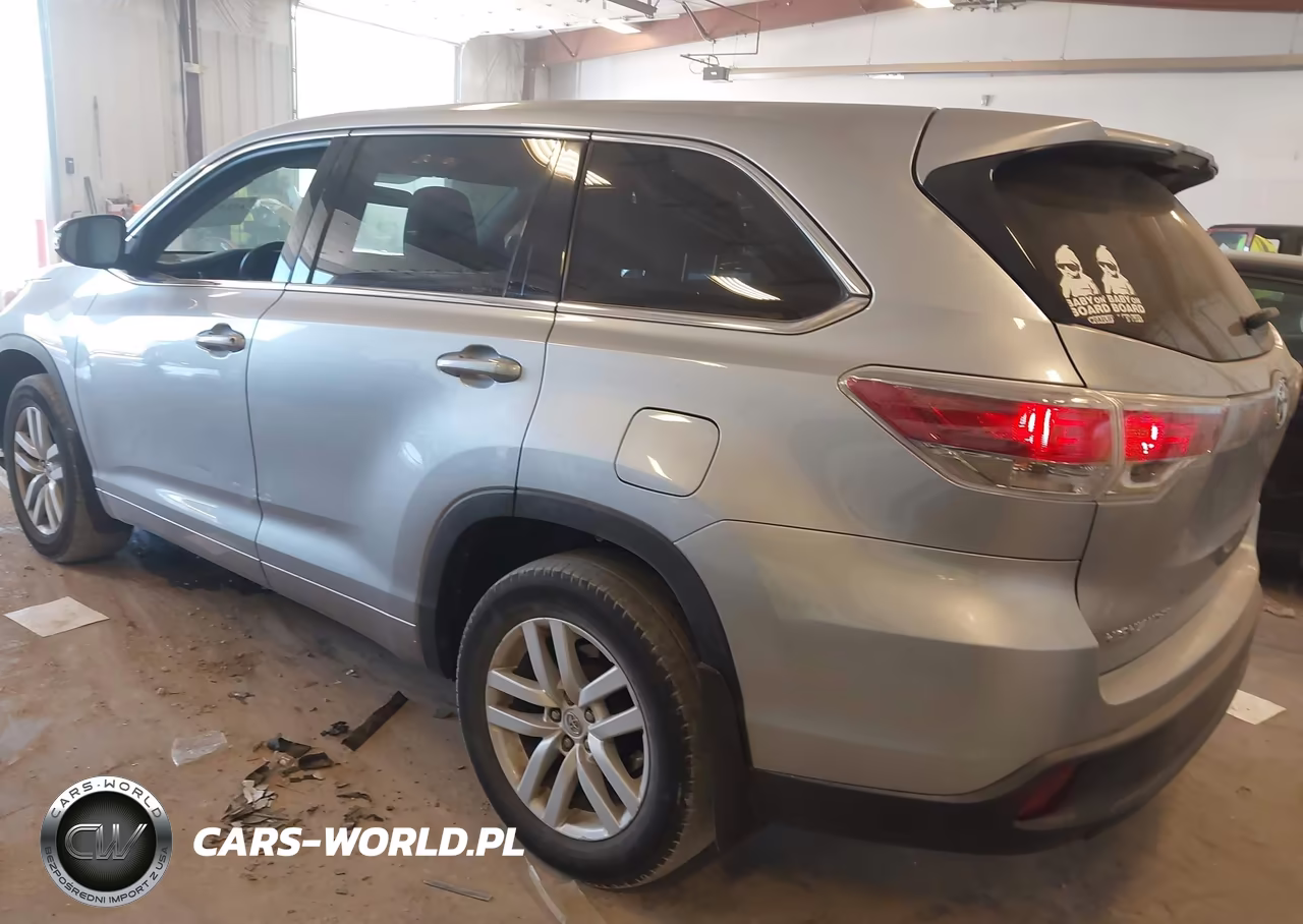 2014 Toyota Highlander Le V6 VIN:5TDBKRFH4ES051803 - 3