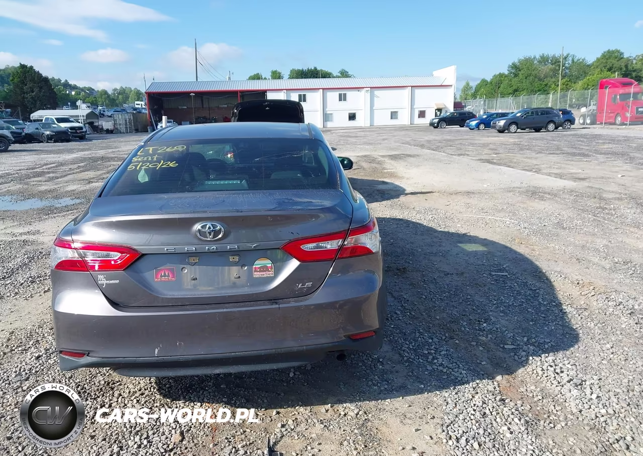 2018 Toyota Camry Le VIN:4T1B11HK3JU504646 - 15