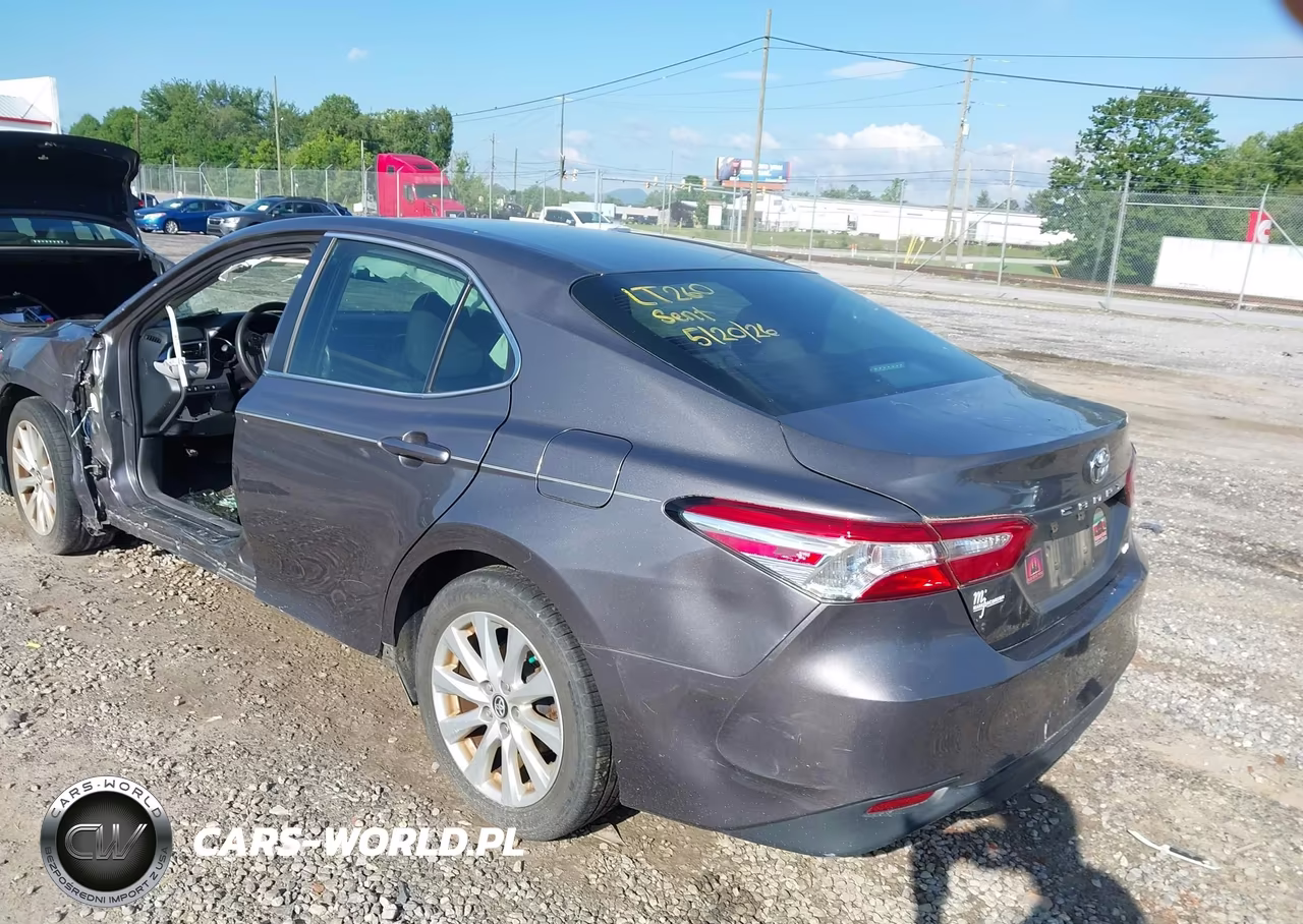 2018 Toyota Camry Le VIN:4T1B11HK3JU504646 - 3