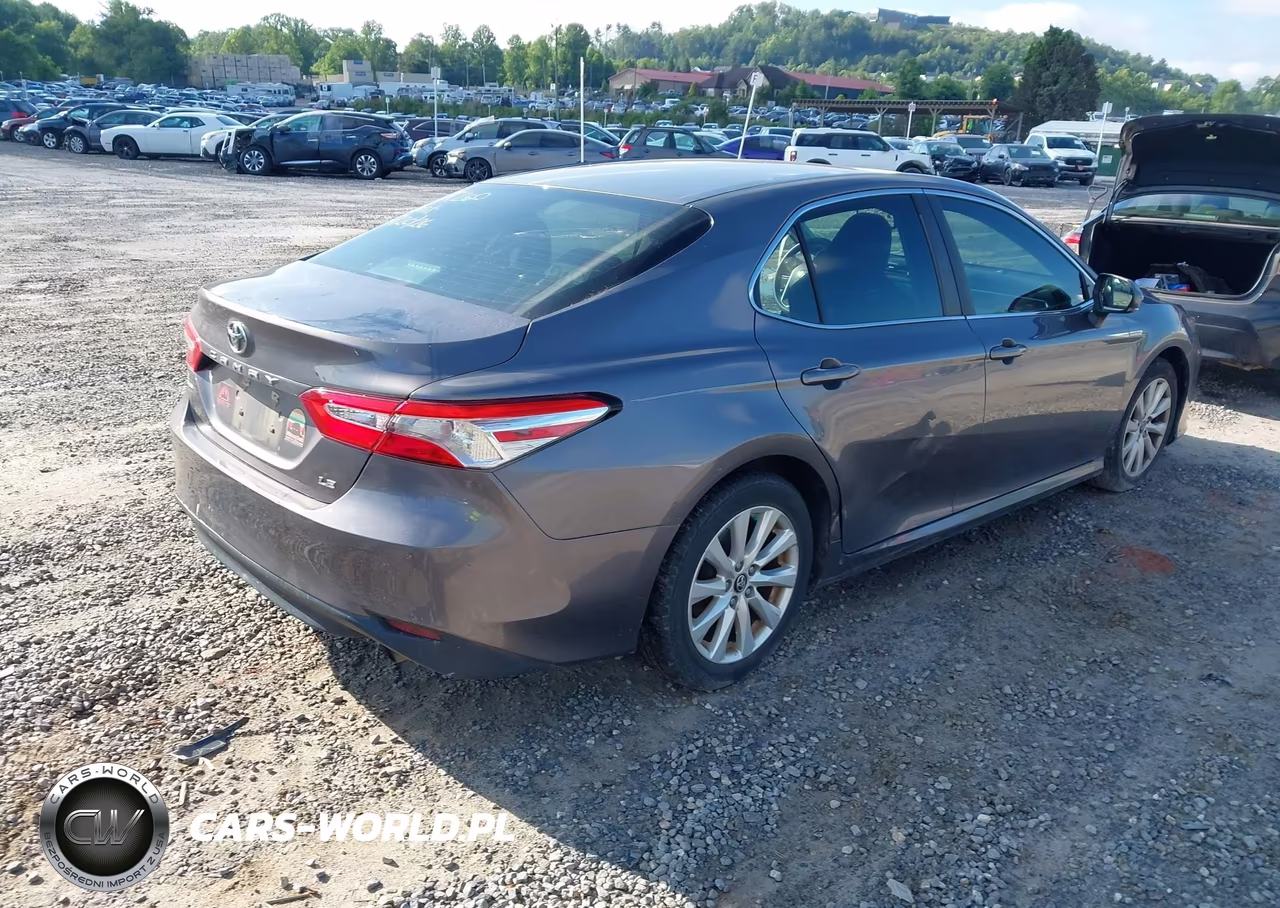 2018 Toyota Camry Le VIN:4T1B11HK3JU504646 - 4