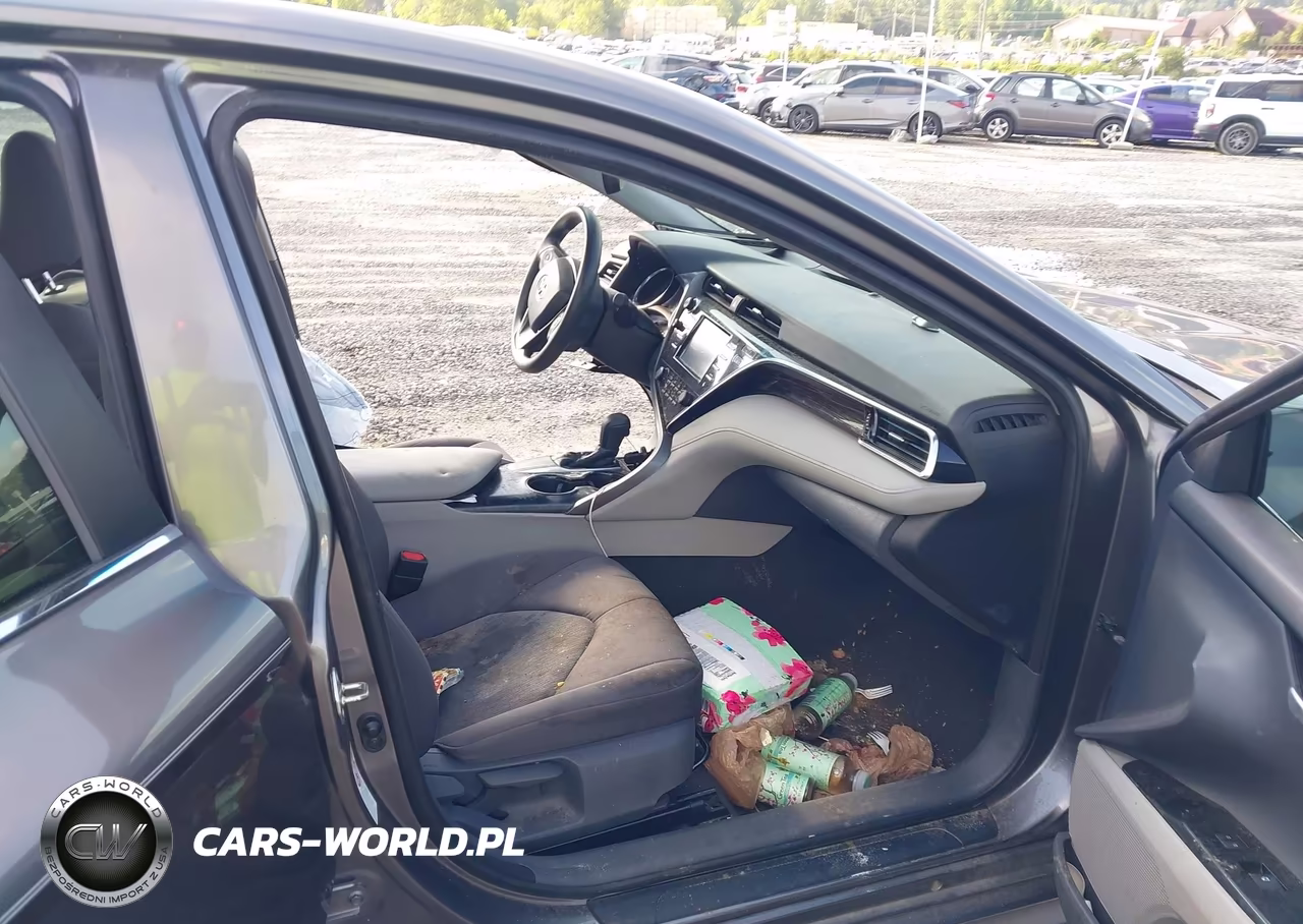 2018 Toyota Camry Le VIN:4T1B11HK3JU504646 - 5