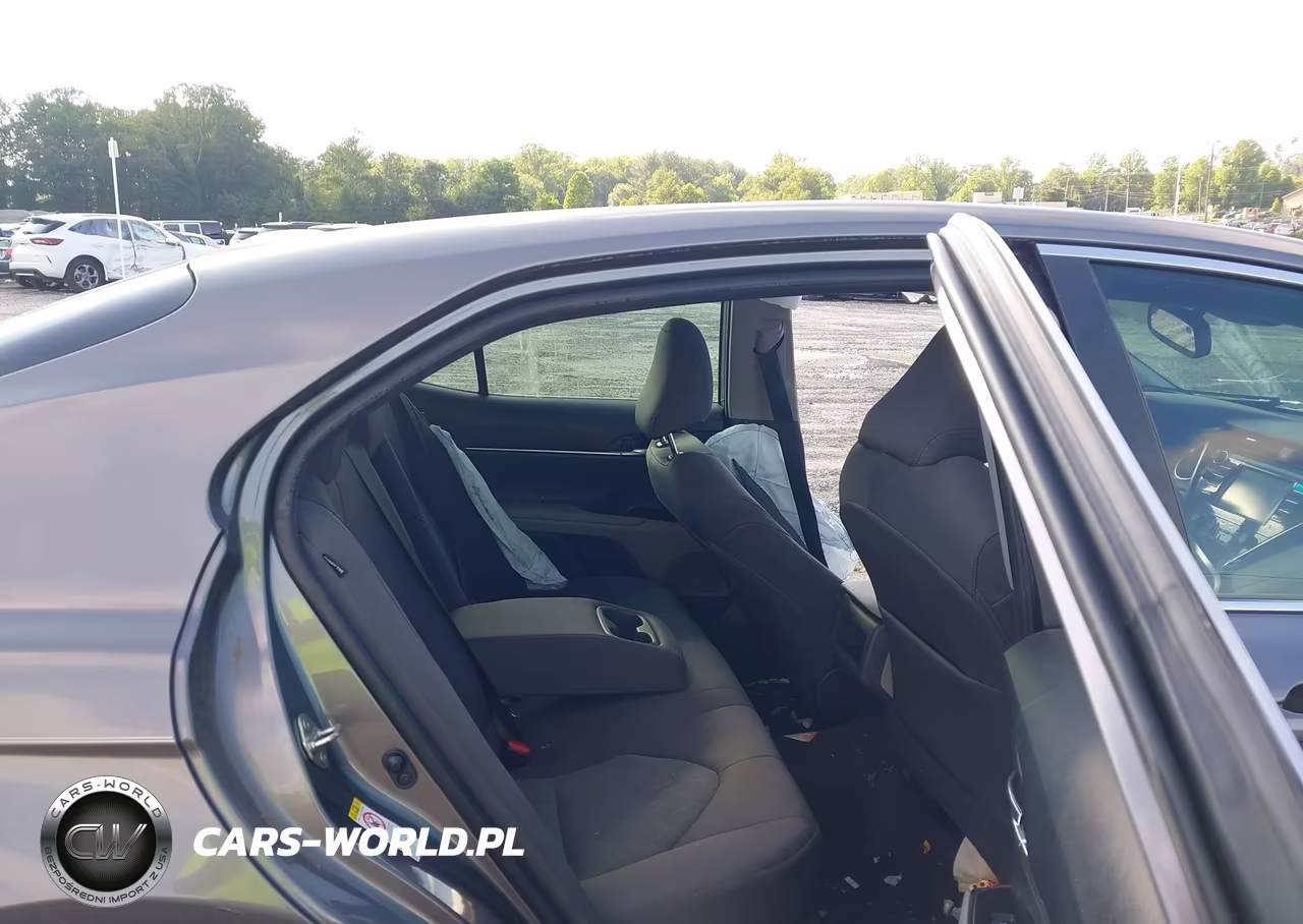2018 Toyota Camry Le VIN:4T1B11HK3JU504646 - 8