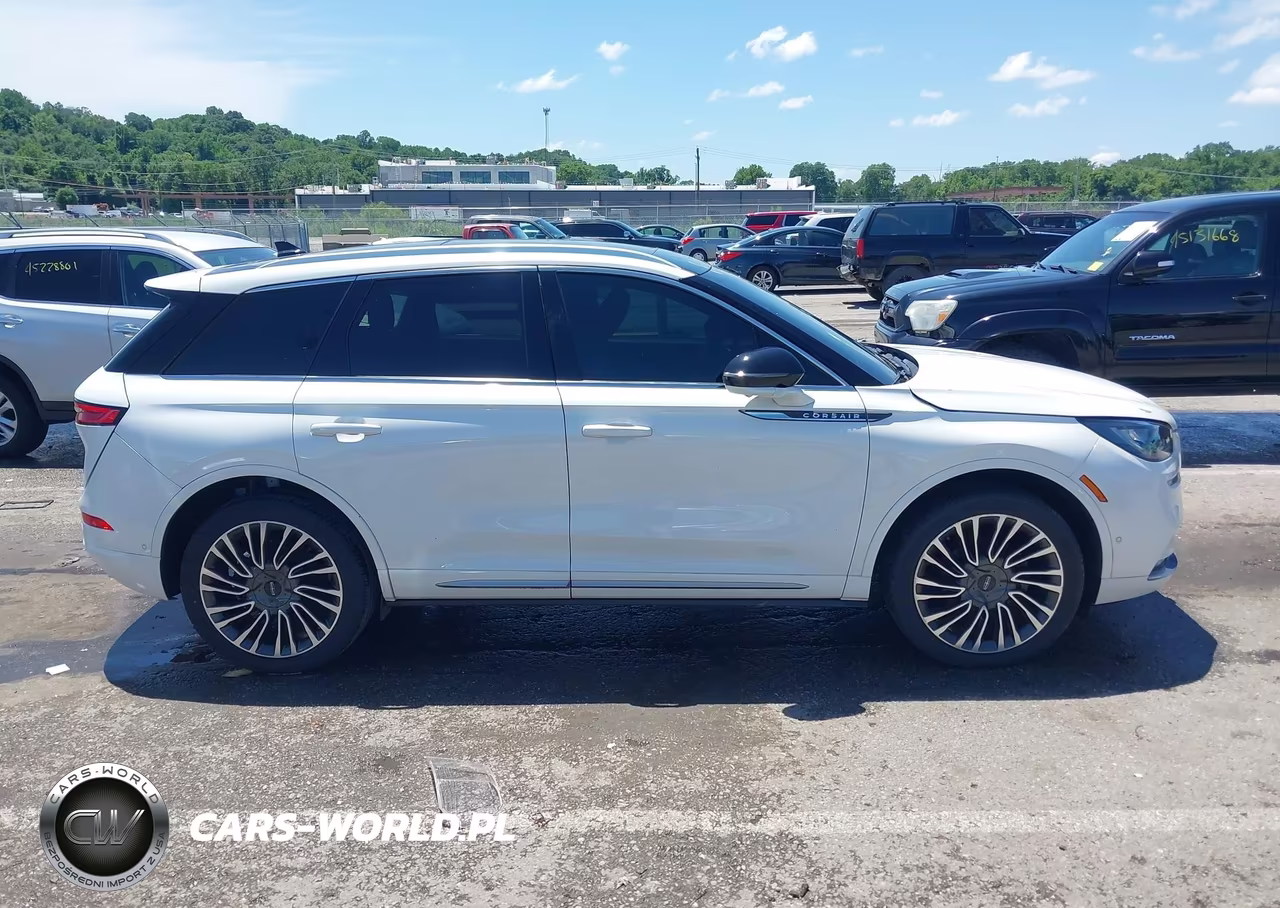 2020 Lincoln Corsair Reserve VIN:5LMCJ2C92LUL10205 - 13