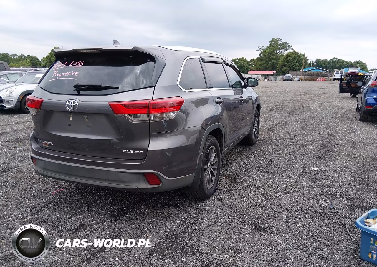 2018 Toyota Highlander Xle VIN:5TDJZRFHXJS561932 - 4