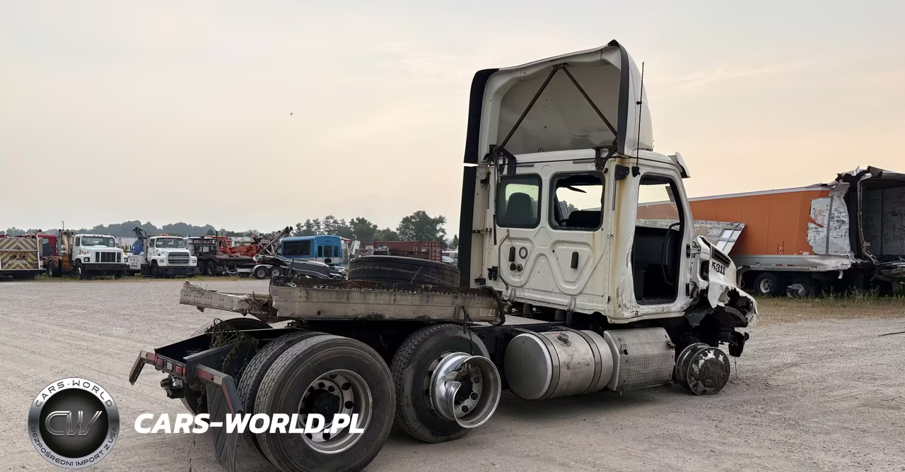 2020 Freightliner New Cascadia 126 VIN:1FUJHLDR7LLLV1037 - 4