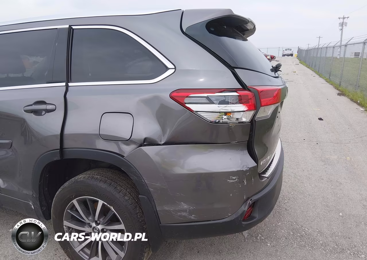 2018 Toyota Highlander Xle VIN:5TDJZRFH7JS883430 - 12
