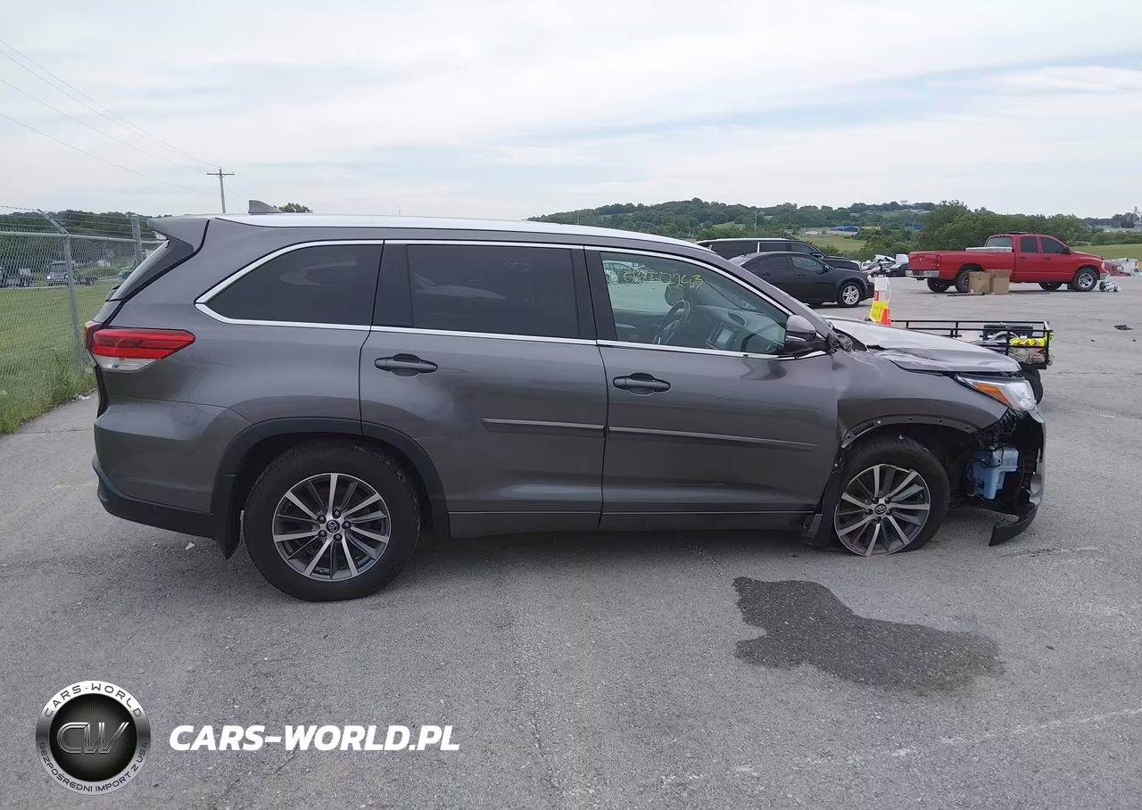 2018 Toyota Highlander Xle VIN:5TDJZRFH7JS883430 - 14