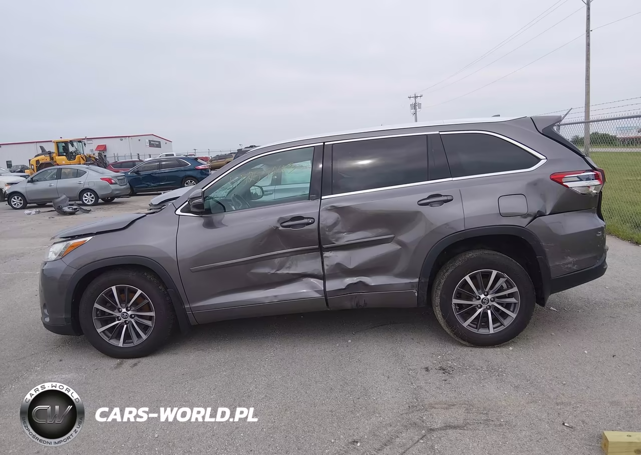 2018 Toyota Highlander Xle VIN:5TDJZRFH7JS883430 - 15