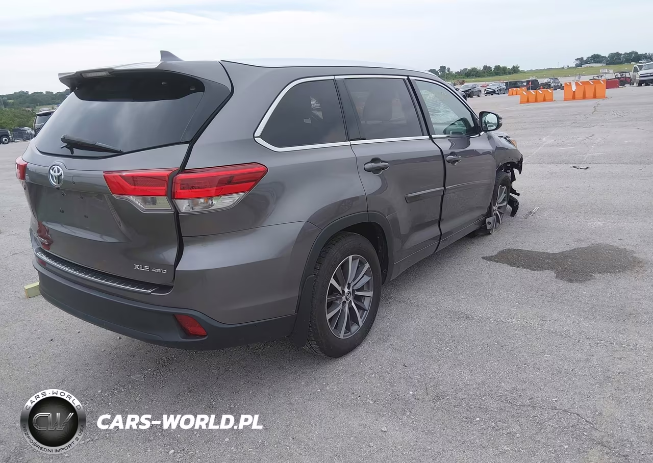 2018 Toyota Highlander Xle VIN:5TDJZRFH7JS883430 - 4