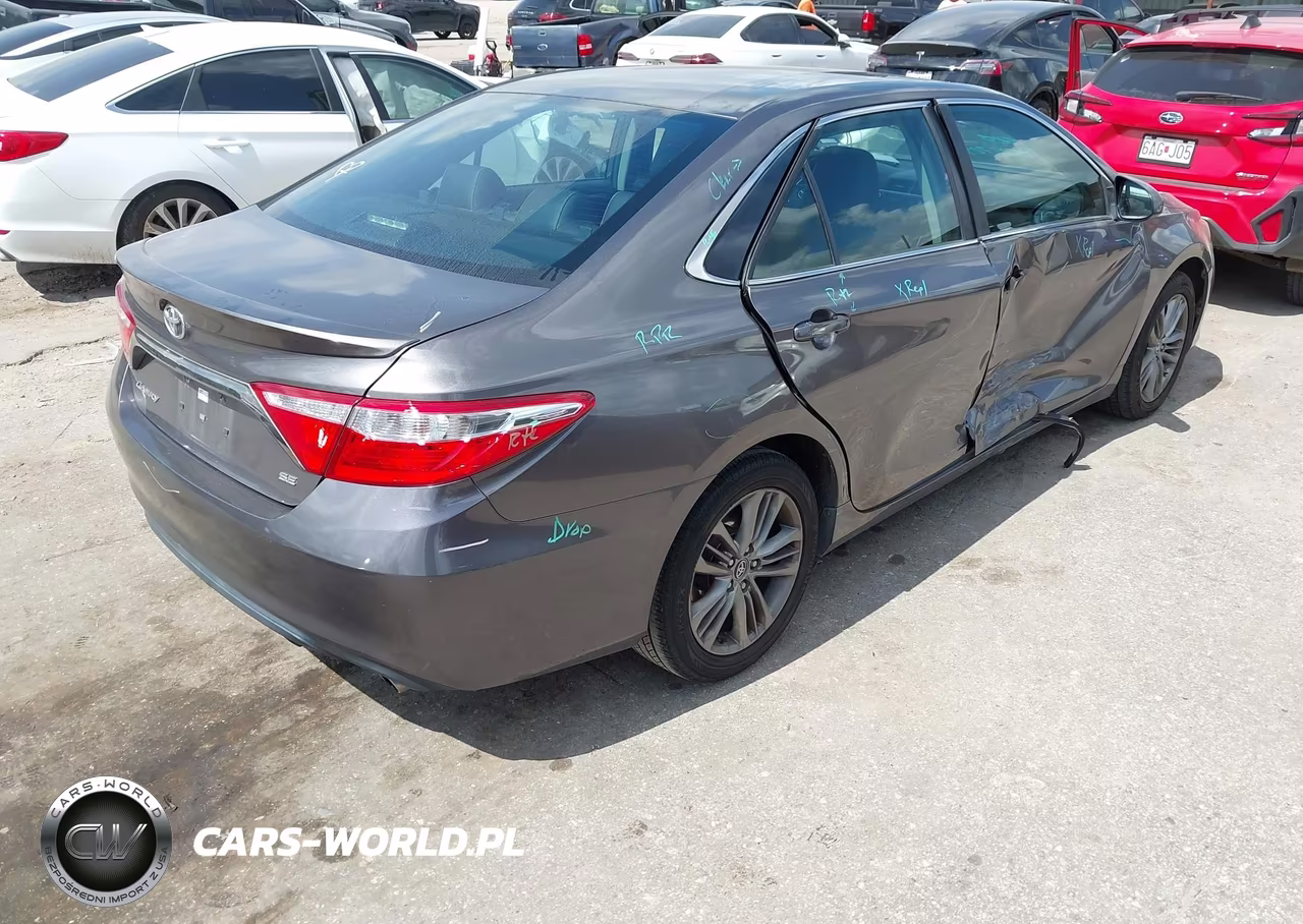 2015 Toyota Camry Se VIN:4T1BF1FK3FU014672 - 4