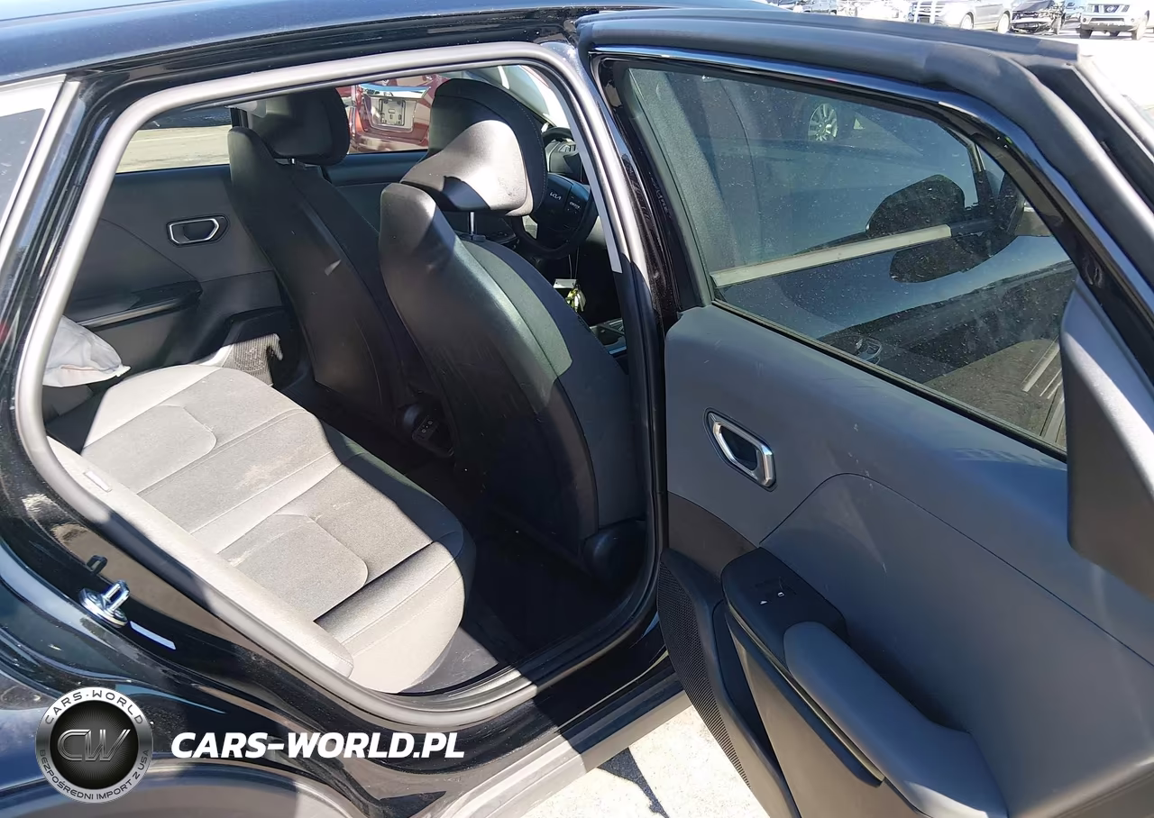 2025 Kia K4 Lxs VIN:3KPFT4DE4SE120991 - 8