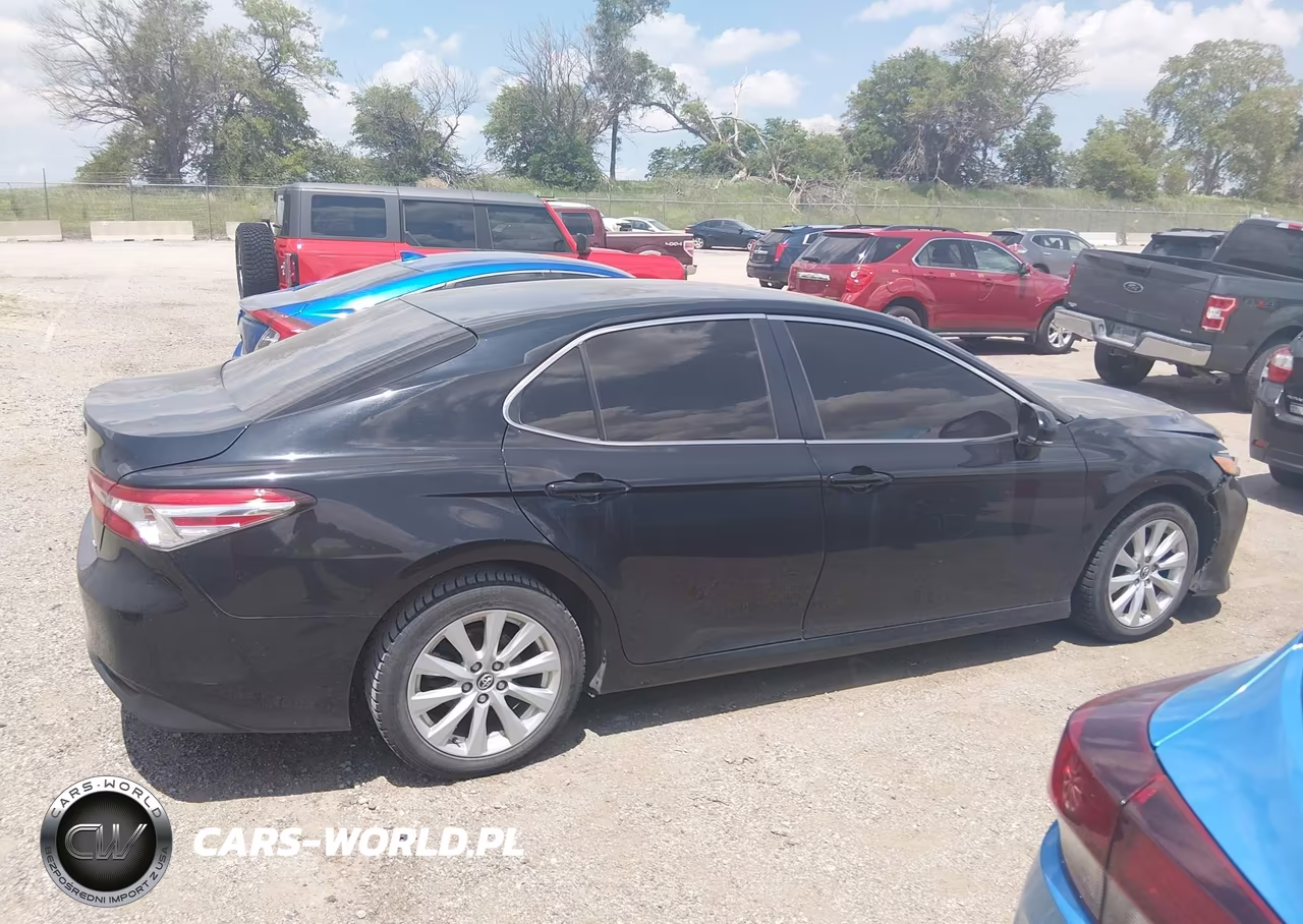 2018 Toyota Camry Le VIN:JTNB11HK6J3006592 - 13