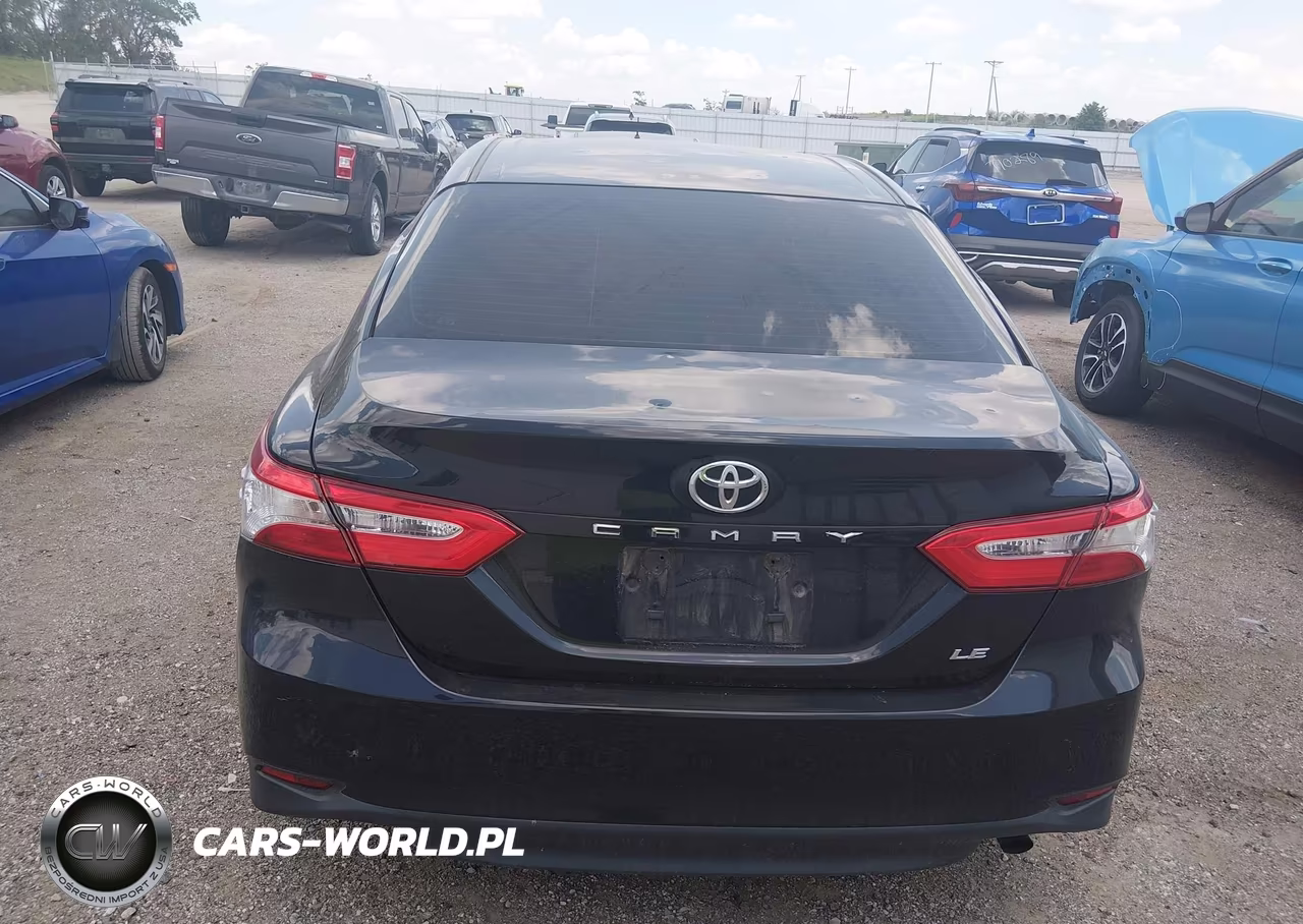 2018 Toyota Camry Le VIN:JTNB11HK6J3006592 - 16