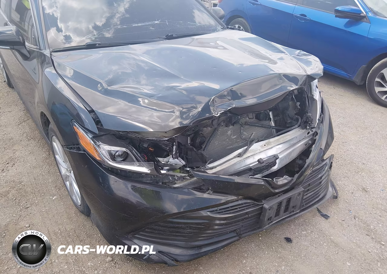 2018 Toyota Camry Le VIN:JTNB11HK6J3006592 - 17