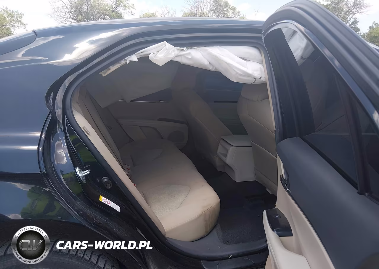 2018 Toyota Camry Le VIN:JTNB11HK6J3006592 - 8