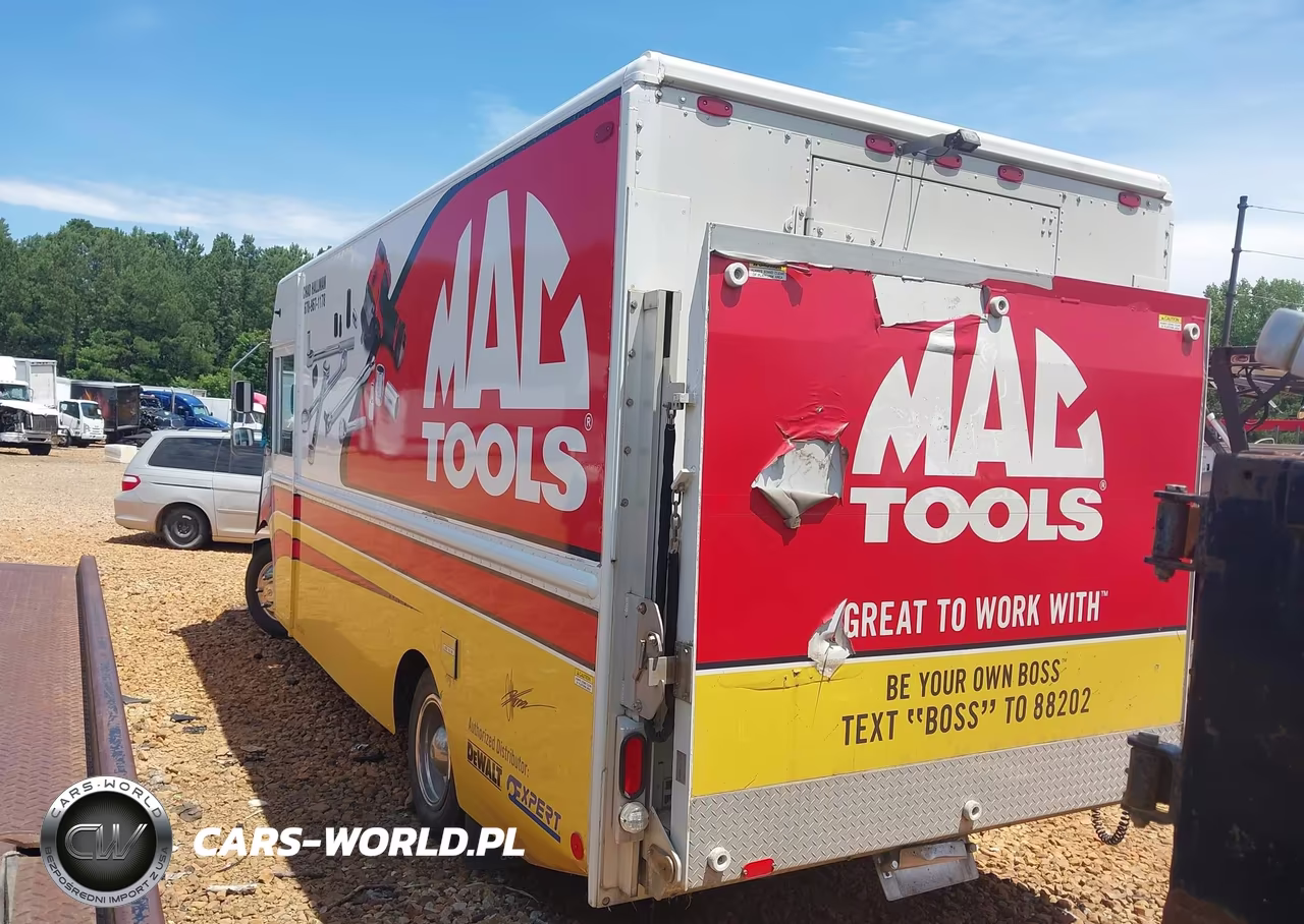 2010 Freightliner Chassis M Line Walk-In Van VIN:4UZAAPDU5ACAR6410 - 3