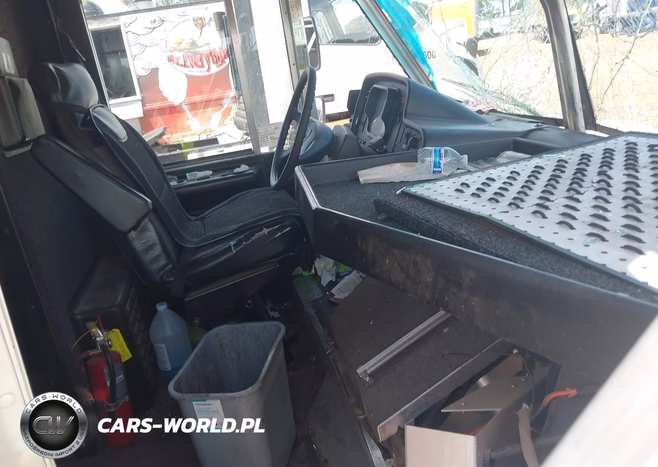 2010 Freightliner Chassis M Line Walk-In Van VIN:4UZAAPDU5ACAR6410 - 6