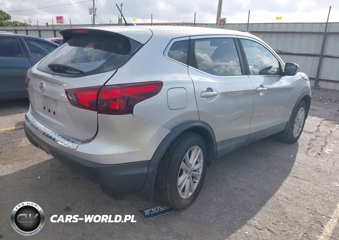 2018 Nissan Rogue Sport S VIN:JN1BJ1CPXJW188354 - 4