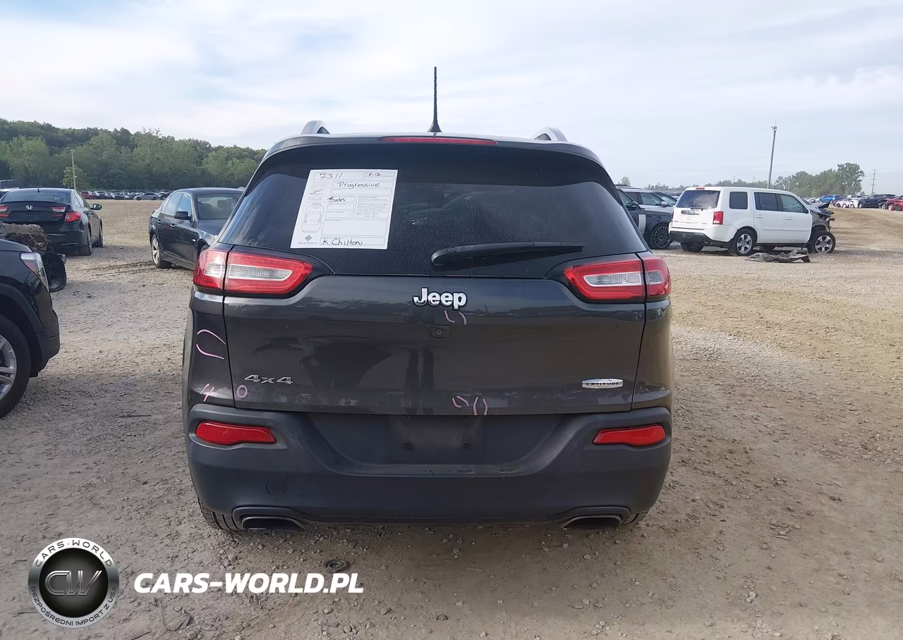 2016 Jeep Cherokee Latitude VIN:1C4PJMCS8GW328399 - 17