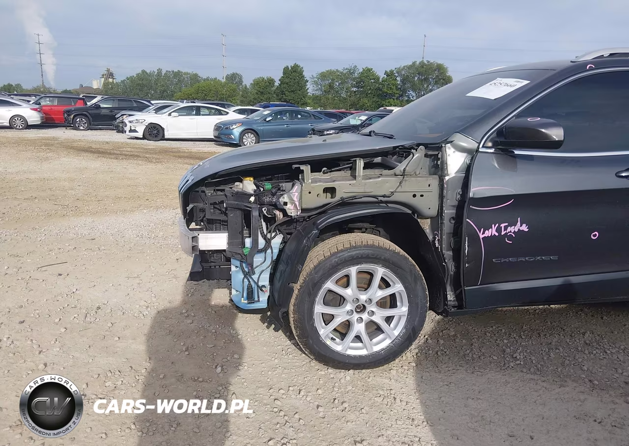 2016 Jeep Cherokee Latitude VIN:1C4PJMCS8GW328399 - 18