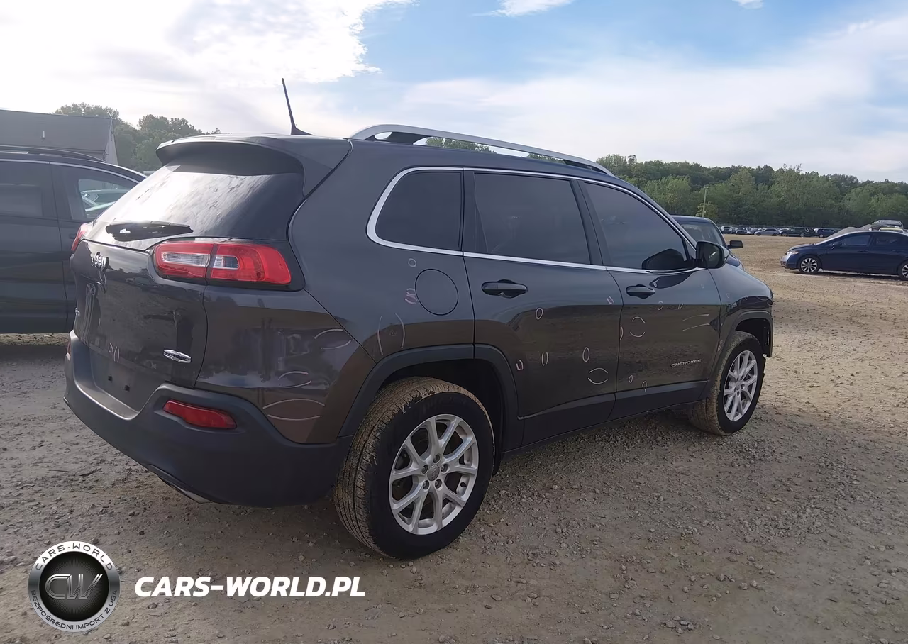 2016 Jeep Cherokee Latitude VIN:1C4PJMCS8GW328399 - 4