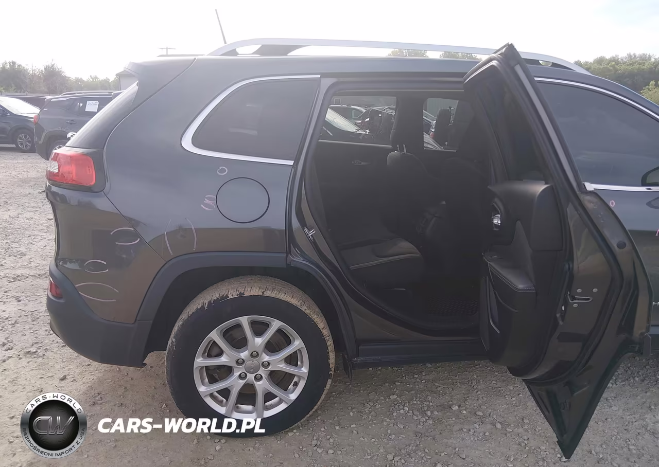 2016 Jeep Cherokee Latitude VIN:1C4PJMCS8GW328399 - 8