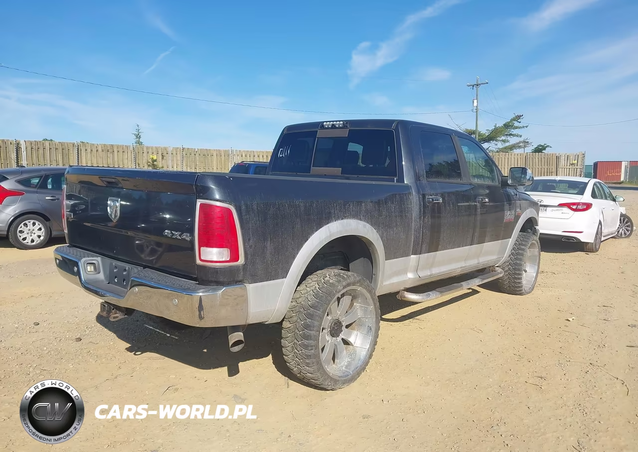 2016 Ram 2500 Laramie VIN:3C6UR5FJ2GG209404 - 4
