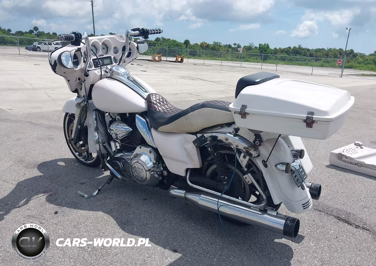 2009 Harley-Davidson Flhx VIN:1HD1KB4149Y682228 - 3