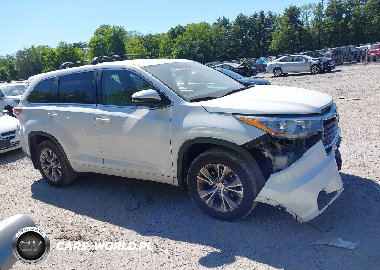 2015 Toyota Highlander Le Plus V6 VIN:5TDBKRFH9FS145631 - 13