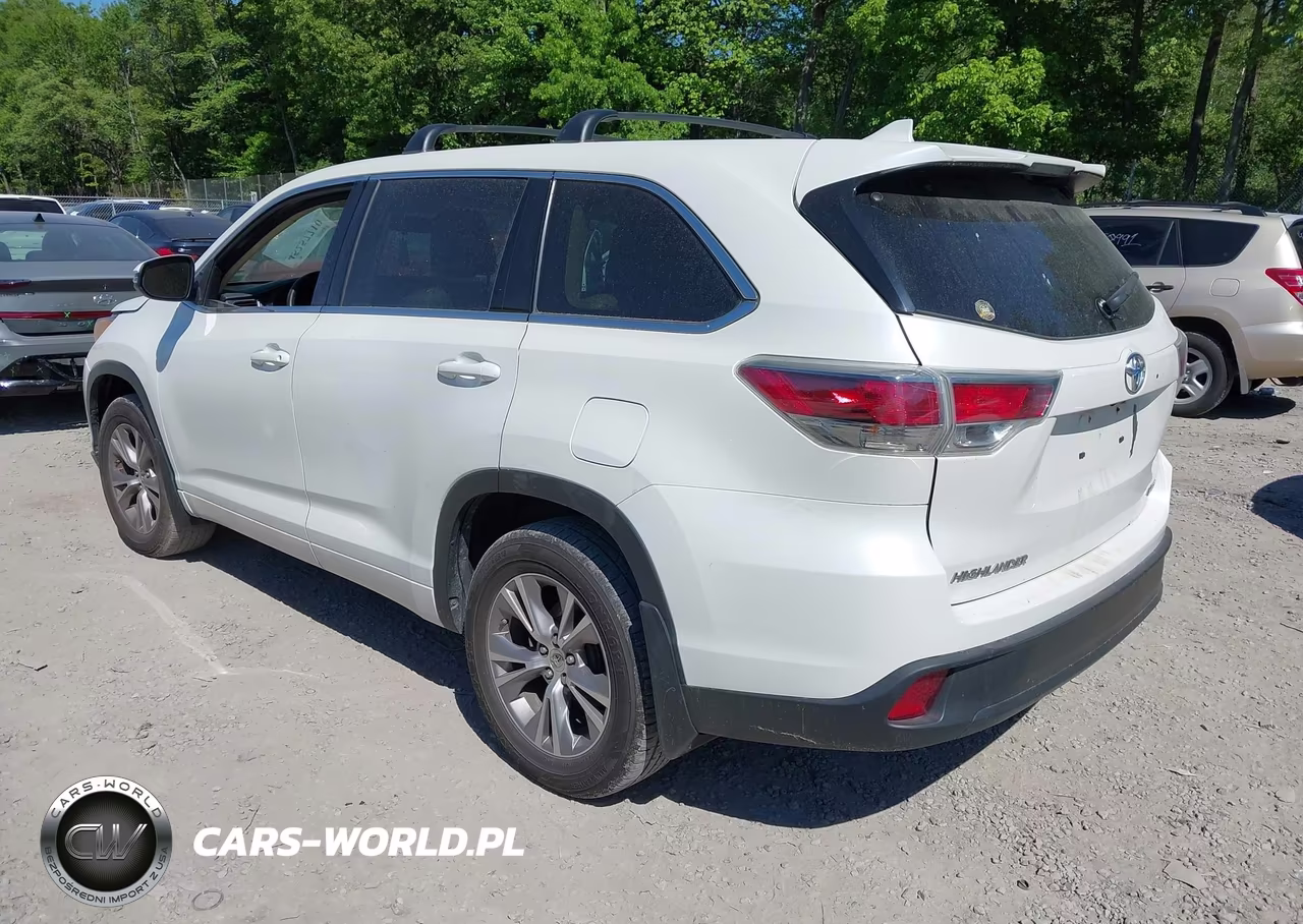 2015 Toyota Highlander Le Plus V6 VIN:5TDBKRFH9FS145631 - 3
