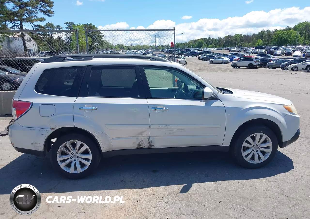 2011 Subaru Forester 2.5X Premium VIN:JF2SHADC2BH745141 - 13