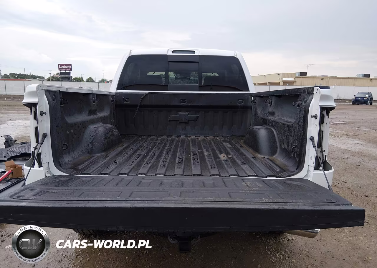 2018 Chevrolet Silverado 1500 High Country VIN:3GCUKTEJ8JG145105 - 17