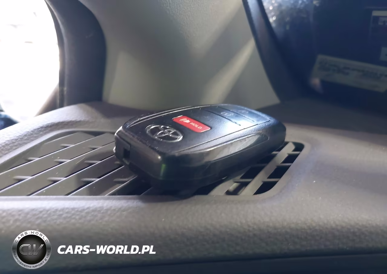 2024 Toyota Prius Le VIN:JTDACAAU4R3024901 - 11