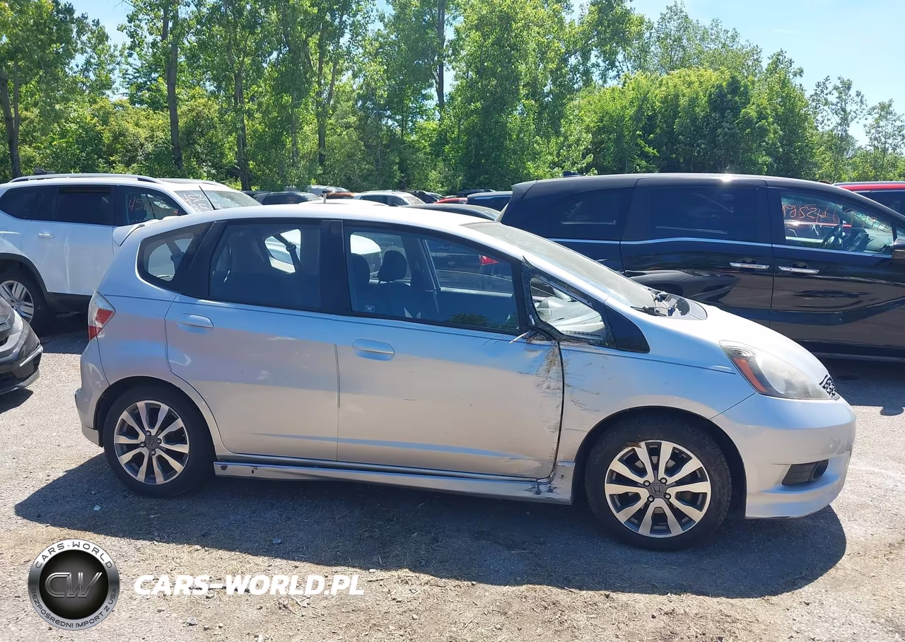 2013 Honda Fit Sport VIN:JHMGE8H5XDC029815 - 13