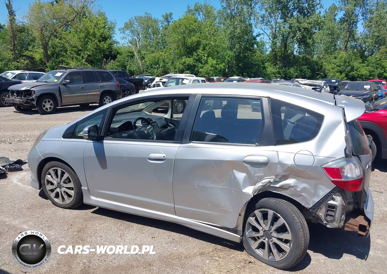 2013 Honda Fit Sport VIN:JHMGE8H5XDC029815 - 14