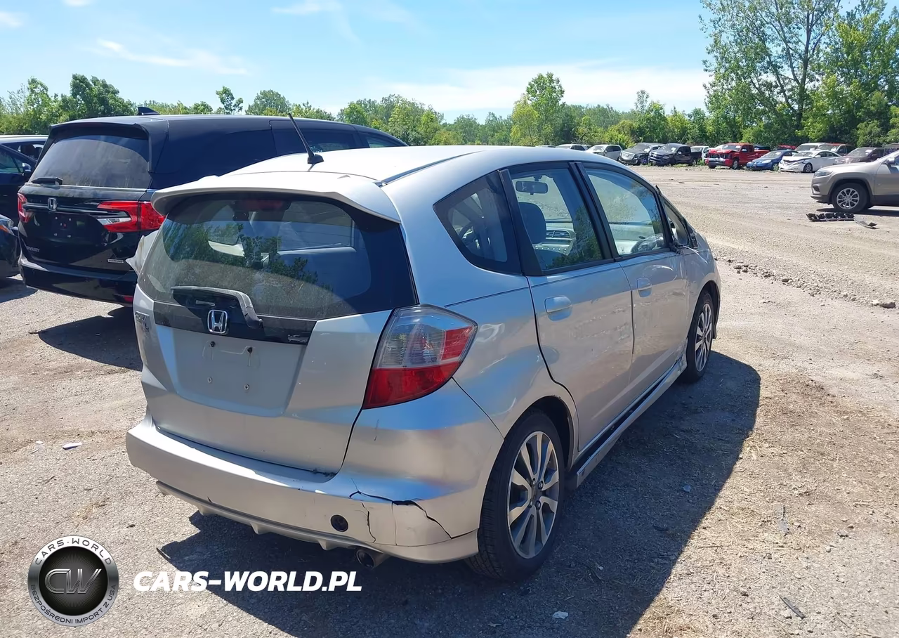 2013 Honda Fit Sport VIN:JHMGE8H5XDC029815 - 4