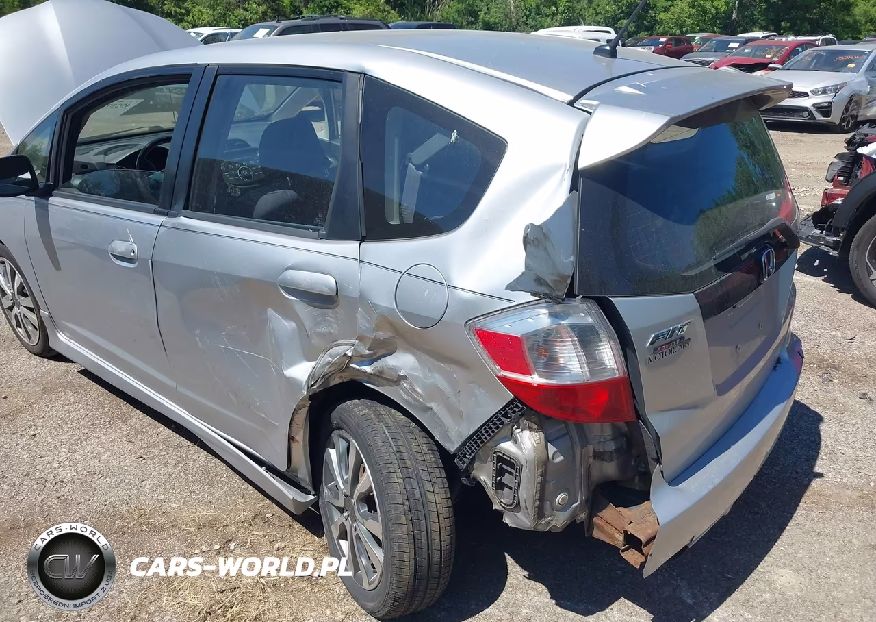 2013 Honda Fit Sport VIN:JHMGE8H5XDC029815 - 6