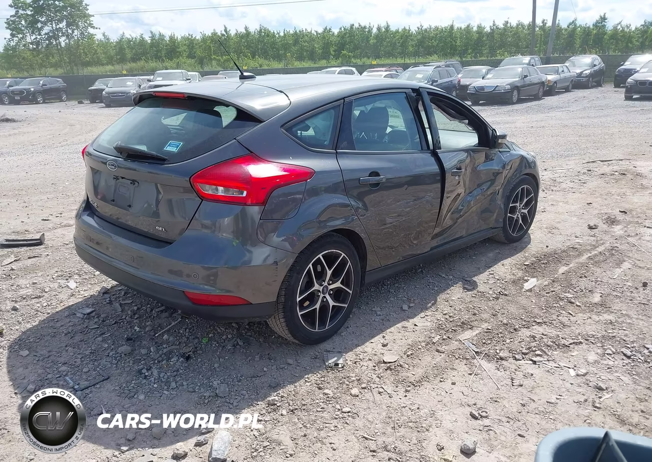 2017 Ford Focus Sel VIN:1FADP3M29HL301263 - 4
