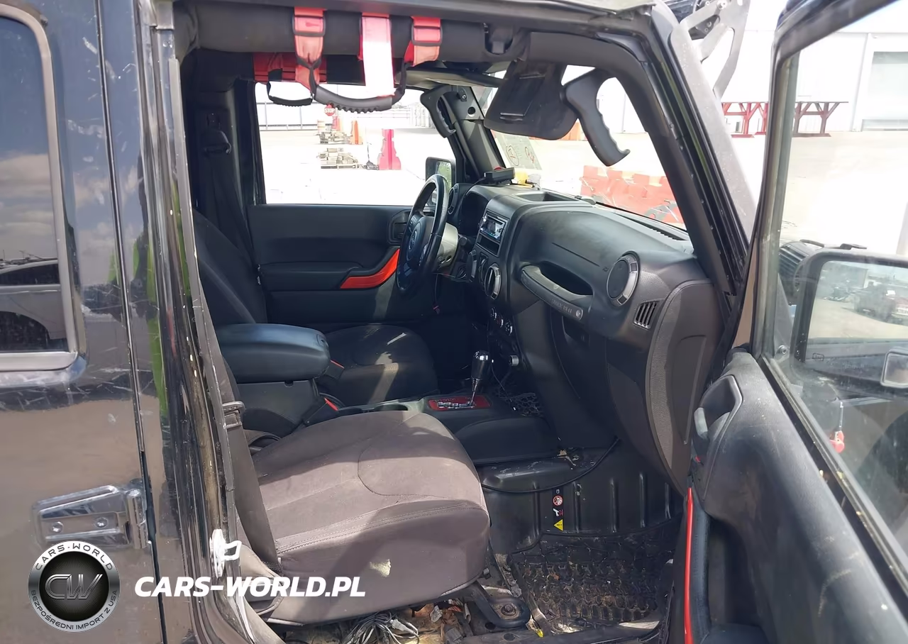 2013 Jeep Wrangler Unlimited Sport VIN:1C4BJWDG7DL660881 - 5