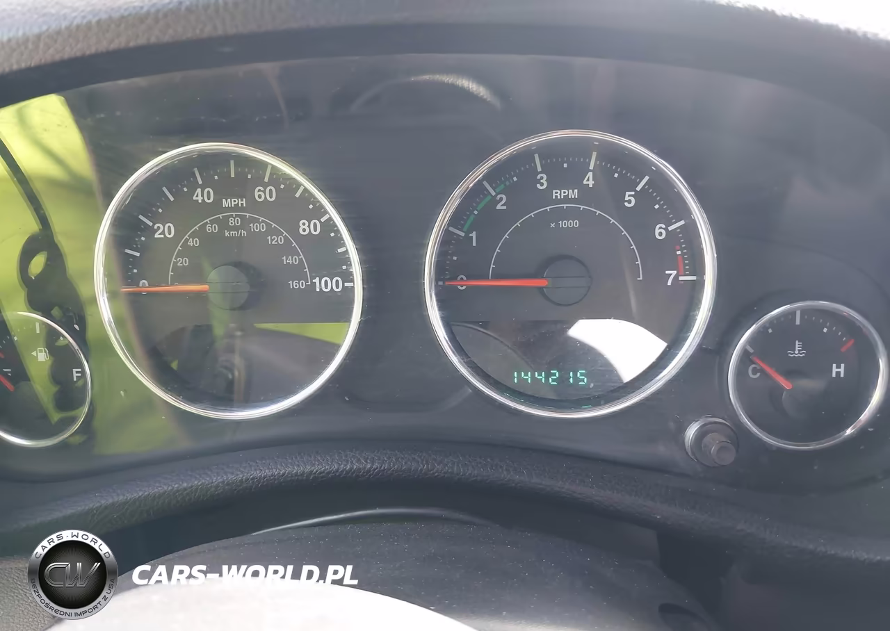 2013 Jeep Wrangler Unlimited Sport VIN:1C4BJWDG7DL660881 - 7