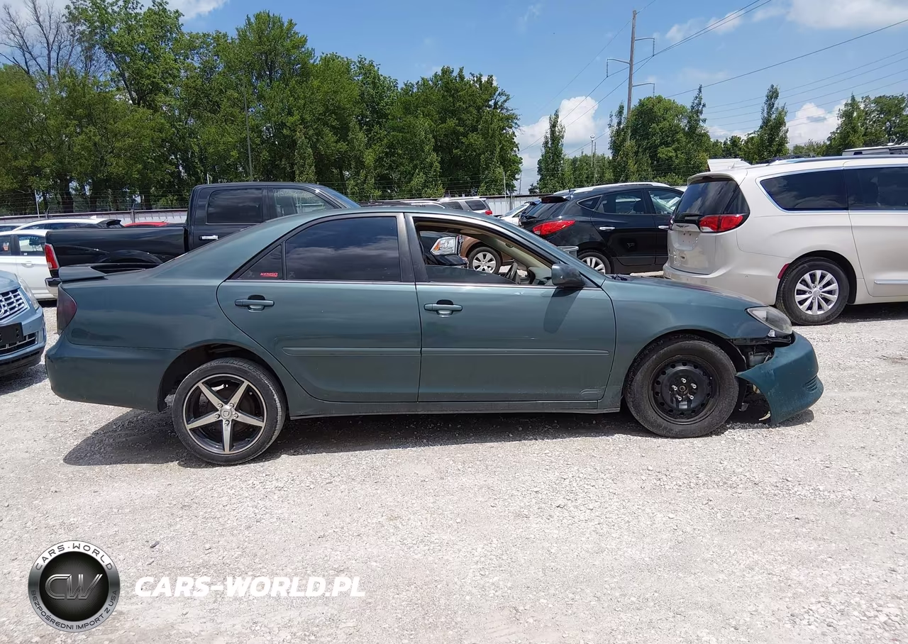 2005 Toyota Camry Le VIN:4T1BE32K85U070206 - 12