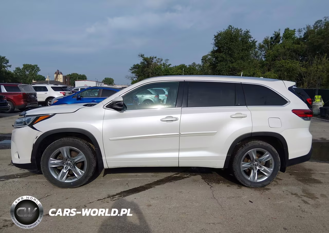 2018 Toyota Highlander Limited VIN:5TDDZRFH6JS495232 - 14